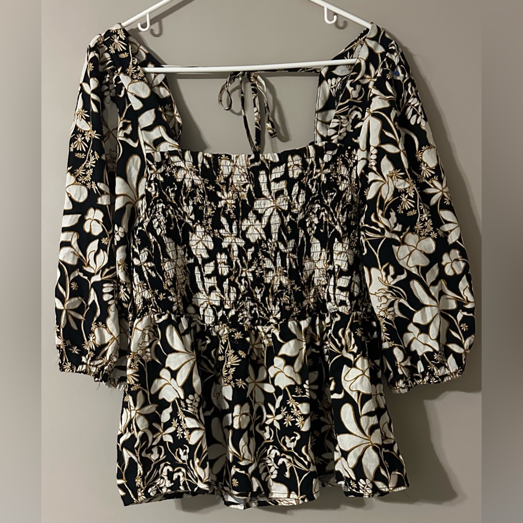 Ava & Viv Size 1x, Black,Off White & Mustard Yellow Floral Puff Sleeved Blouse